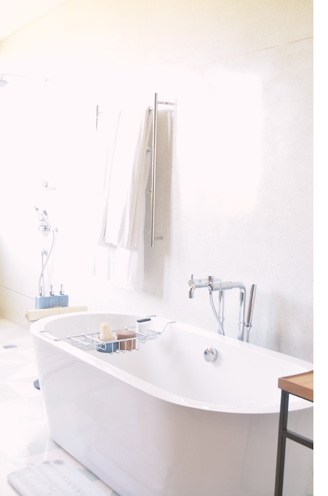 A Guide to Buying the Perfect Freestanding Bath Online